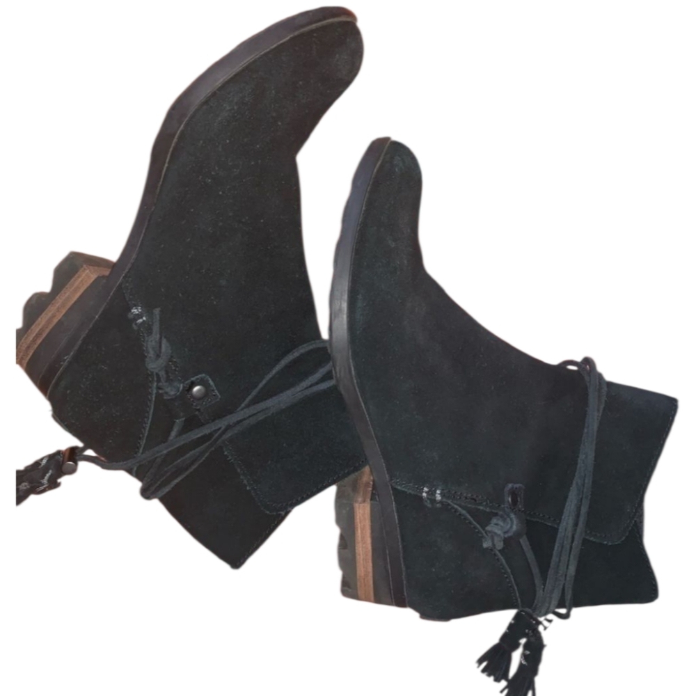 EUC, Women's Sorel Black Suede Ankle Boots In Size 8